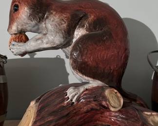 Squirrel statue 