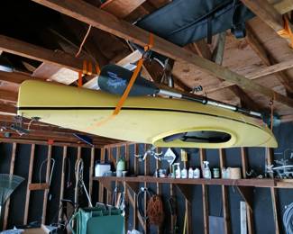 Walden Voyager kayak one person with paddle