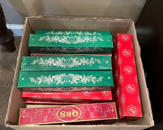 	#12	Antique Baldwin player piano with scrolls 59x28x56	 $100.00 				