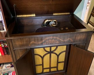 	#28	Antique Victrola with records. Turns 33x21x35	 $80.00 				