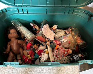 Huge collection of vintage dolls!!