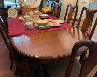 Gorgeous Dining Table with 3 Inserts