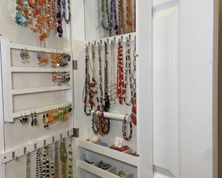 Lots of fashion Jewelry 