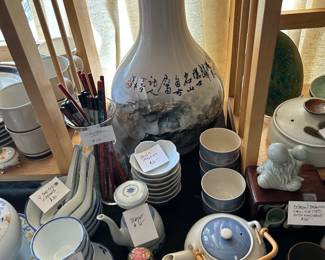 1977 Porcelain vase painted by Wu HanZon, Taiwan China Pottery Corp seal