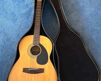 Yamaha FG – 75 acoustic guitar with case