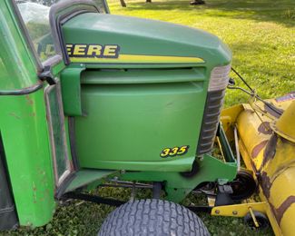 JOHN DEERE 335 CLOSE UP