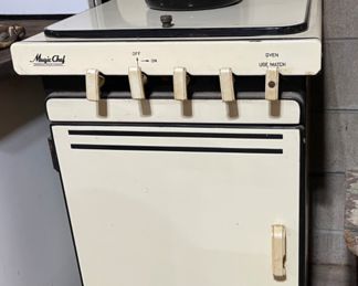 MAGIC CHEF STOVE