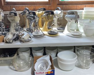 COLLECTION OF VINTAGE MIXERS & BOWLS