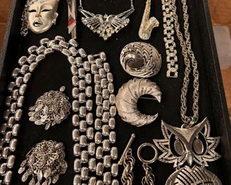 Costume jewelry 