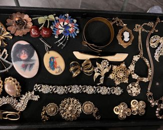 Costume jewelry 