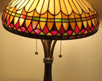Modern Tiffany style lamp - Quoizel brand