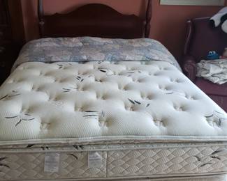 2  poster Queen bed /mattress