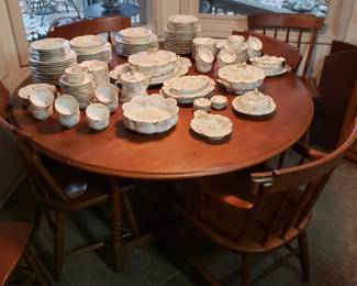 Very nice drop leaf dining table, 3 leaves/ 6 chairs