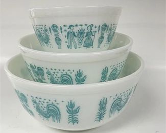 Lot 079   11 Bid(s)
Pyrex Blue on White Amish Butterprint Mixing Bowl Set of Three