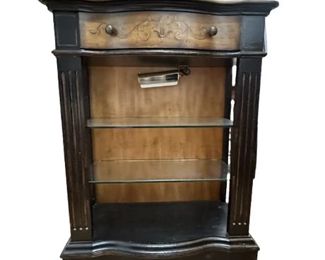 Lot 1021   1 Bid(s)
Hooker Furniture Contemporary Lighted Bookcase Curio Cabinet