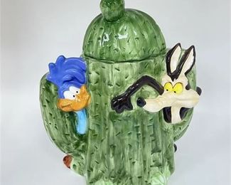 Lot 182   2 Bid(s)
Looney Tunes Roadrunner & Wile E Coyote Cookie Jar 1993 Warner Bros.