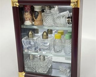 Lot 981   1 Bid(s)
Vintage Salt and Pepper Collection and Display Case