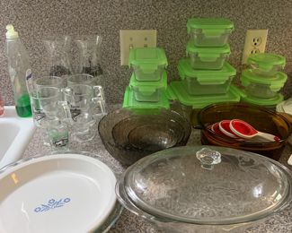 kitchen bowls, Pyrex pie plate, storage dishes