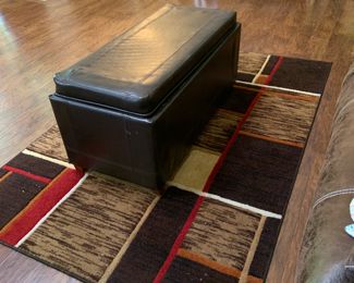 geometric rug and versatile leather coffee table
