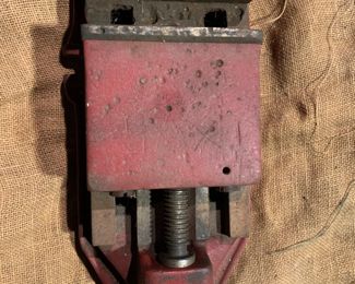 Number 32 Machinist Iron Bench Vice