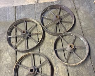 	Vintage Industrial Farmhouse Metal Tractor/Wagon Wheels