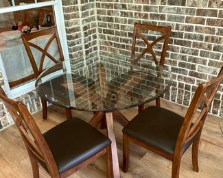 Gorgeous Glass Top Table w/4 Chairs