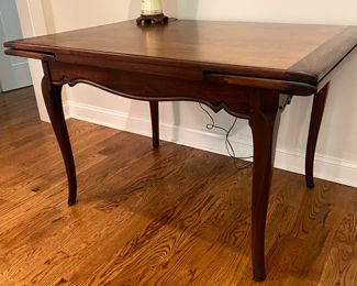 Vintage French Country Provincial Expanding Dining Table (30 1/2"H x 48"W x 24"D)