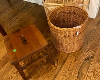 Solid Wood Step Stool/Wicker Storage Baskets