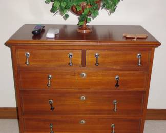 Broyhill teardrop chest