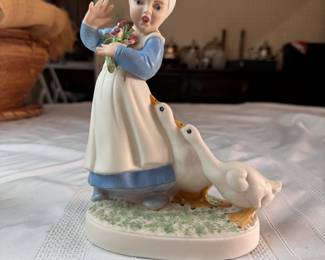 Vintage ceramic Holland Mold girl with geese 7.5"H