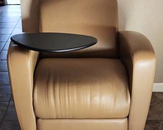 National Furniture Reno Lounge w/ Tablet Arm