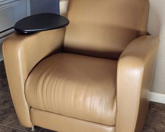 National Furniture Reno Lounge Chair w/ Tablet Arm