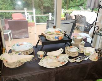 Villeroy & Boch Amapolo china set