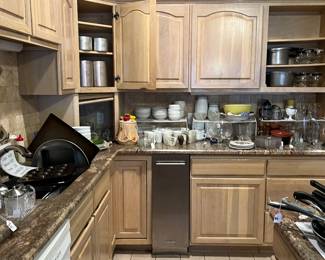 Lots of kitchen items