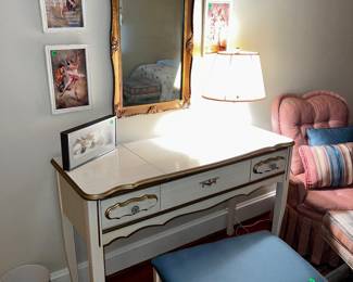 Vintage French Provincial Vanity- $175 