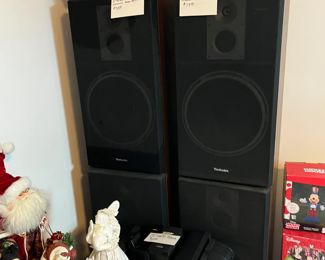 Set of speakers 