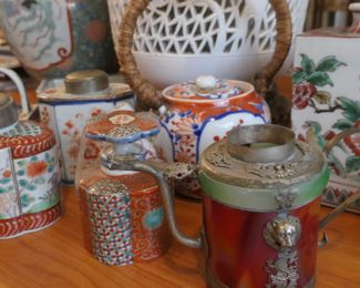 Imari and hardstone accent pieces