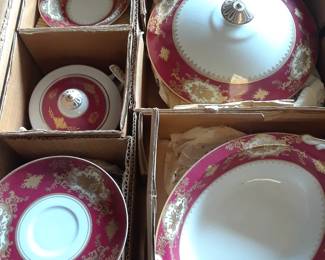 Large Noritake dinnerware set never unpacked.