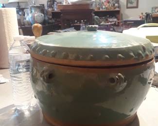 Ceramic storage container