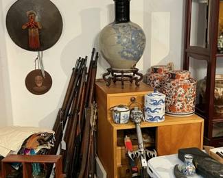Antique and vintage weapons