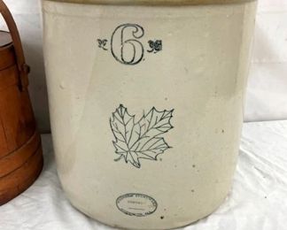 CLOSEUP 6G. OAK LEAF CROCK
