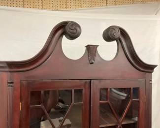 CLOSE UP OF BROKEN ARCH TOP 