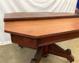 TOP VIEW VICT. WALNUT TABLE 