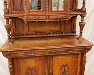 DOUBLE DOORS W/CARVINGS 