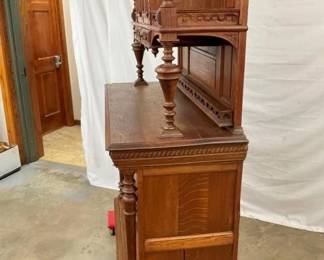 SIDEVIEW OAK COURT CUPBOARD 