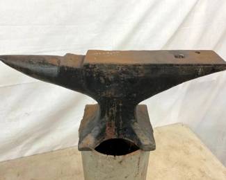CLOSE UP OTHERSIDE 110LB. ANVIL