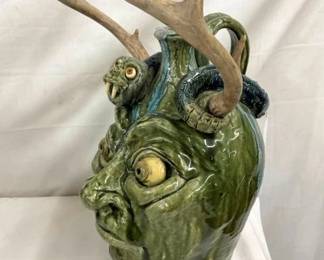 SIDE VIEW 3G. FACE JUG