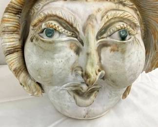 CLOSE UP VIEW FACE LAMP W/GOOD DETAIL