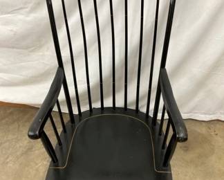 CLOES UP VIEW W/TOIL PANIT