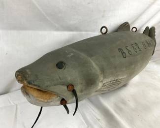 FRONT VIEW 30IN. WOODEN FISH DISPLAY